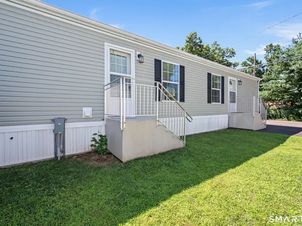 21 Western Sands Bridge, Wallingford, CT 06492