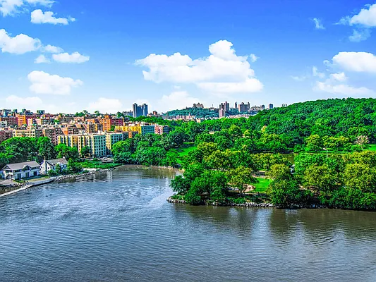 Sold by Re/Max In The City | media 14