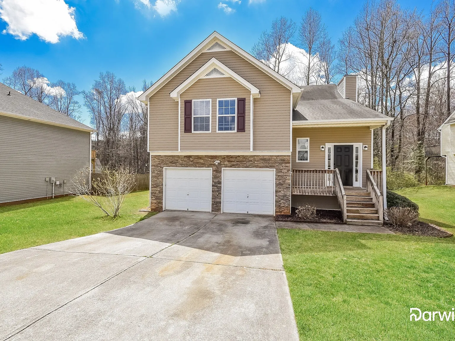 4 bed, 3.0 bath, 2328 sqft, $1,899 — Photo 1