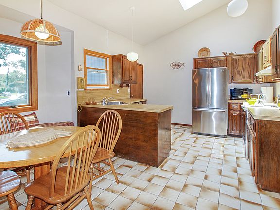 2nd image of 21 Landing Ln