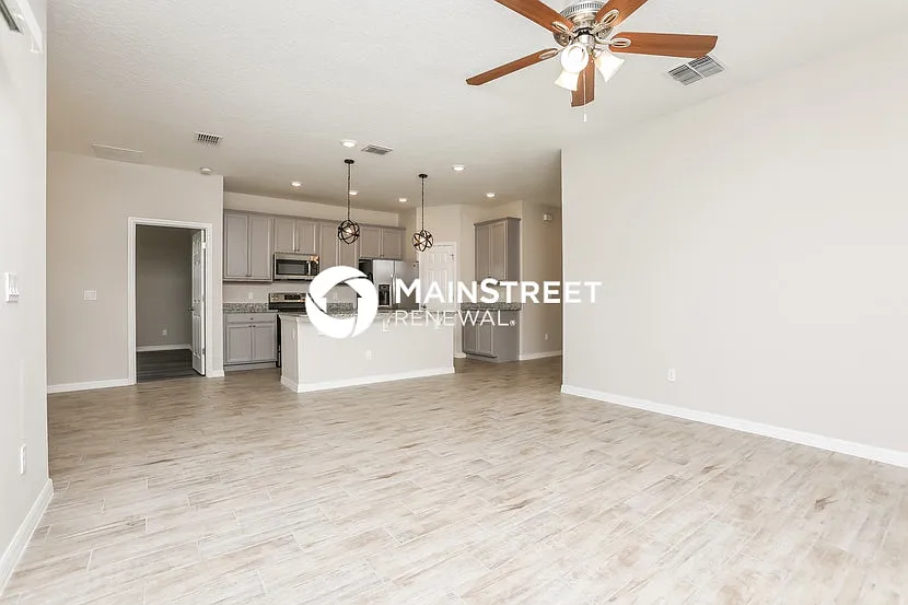 37111 Lake Overlook Dr — Photo 2