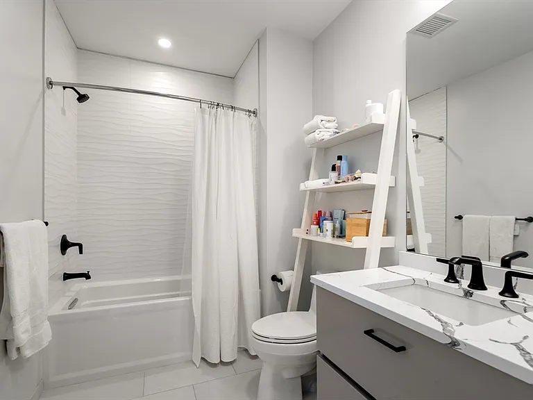 68 Los Angeles St #Penthouse 6 — Photo 15