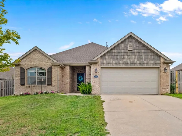 1111 Tulip St, Centerton, AR 72719
