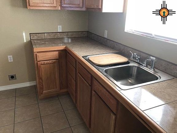 4th image of 233 Redwood St