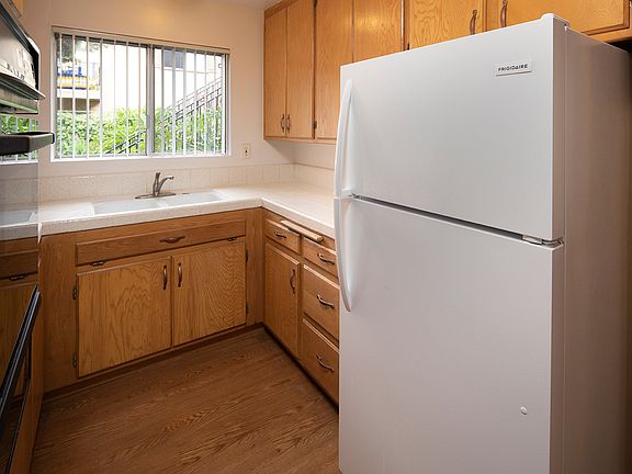 5th image of 2150 Thomas Ave #3