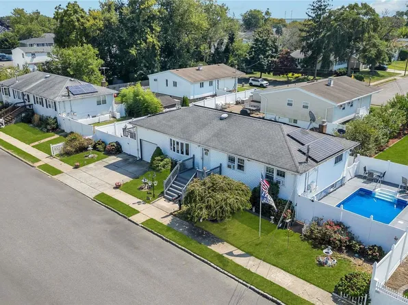 8 Georgia Road, Amityville, NY 11701