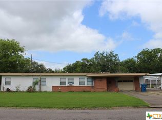 126 Elizabeth St, Port Lavaca, TX 77979