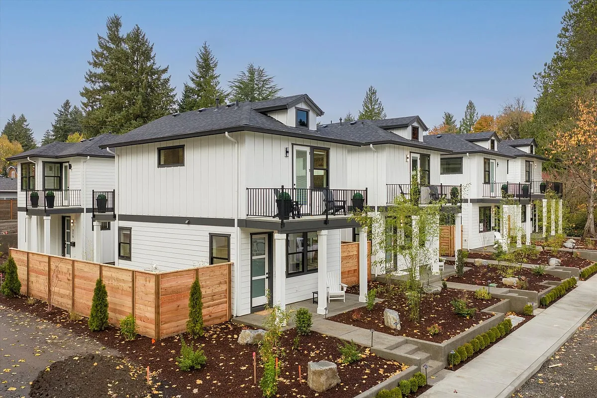 Building Photo - 808 3rd St