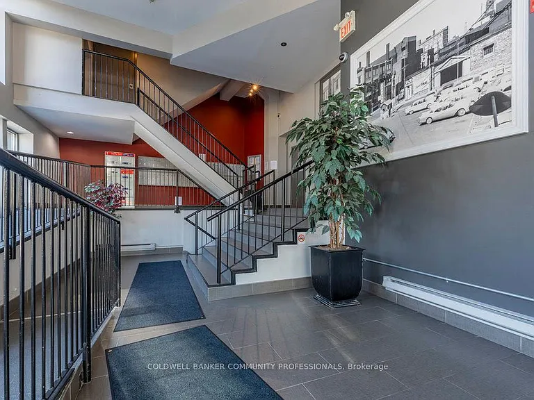 80 King William St #112 — Photo 5