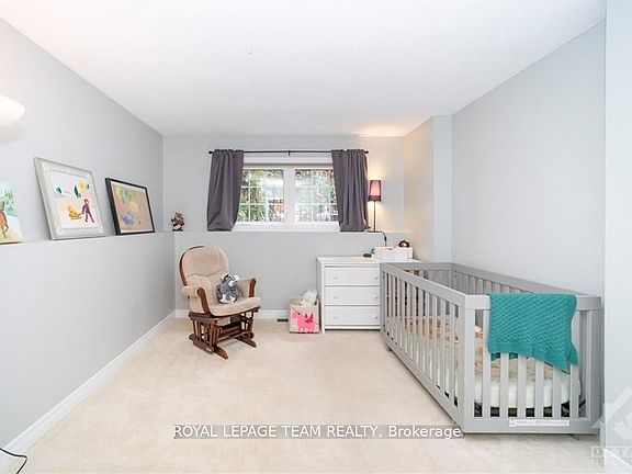 5th image of 2982 Richmond Rd S