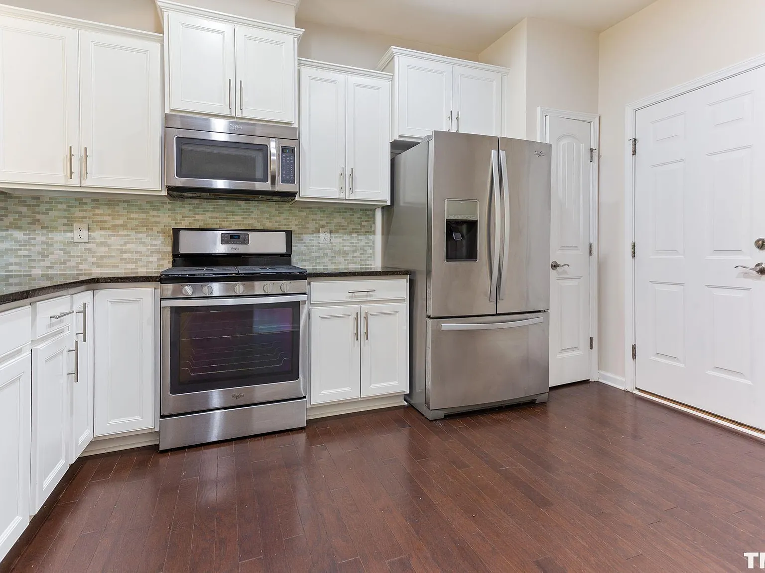3 bed, 2.5 bath, 1876 sqft, $2,500 — Photo 4