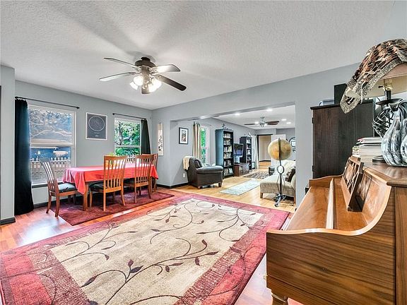 5th image of 707 Ivy Ave
