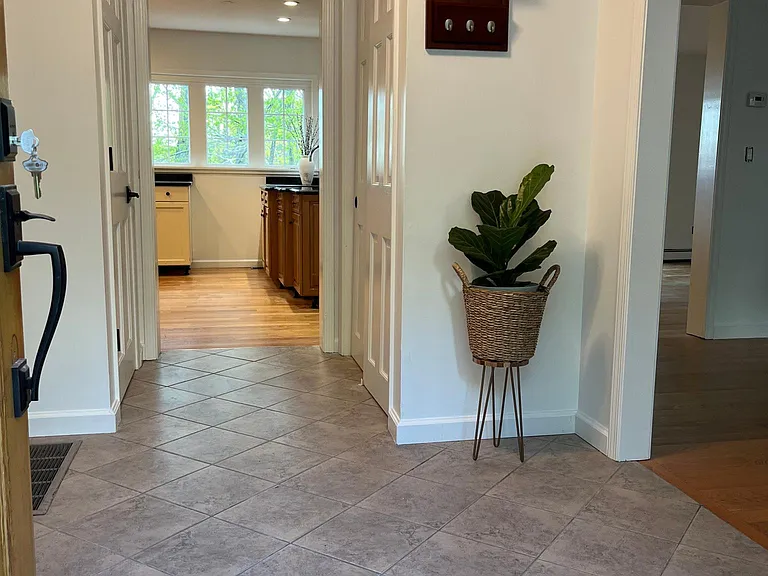 154 Beverly Rd — Photo 5