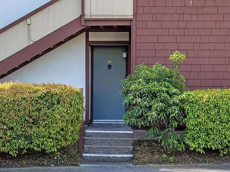 500 W Middlefield Rd #44 — Photo 7