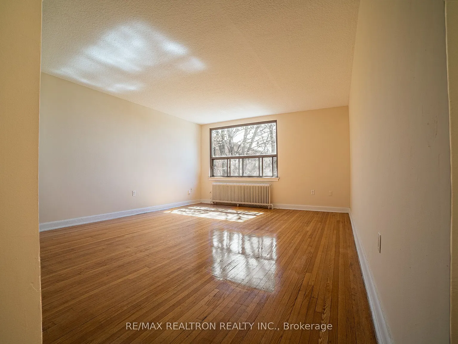 2309 Lake Shore Blvd W — Photo 3