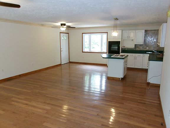 2nd image of 229 Deer Ridge Trl