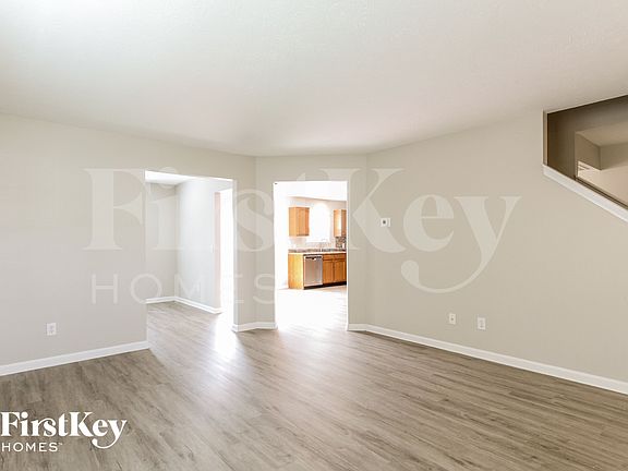 2nd image of 3521 Ashgrove Dr