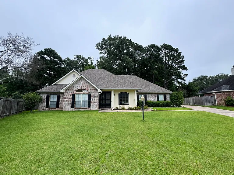 472 Grand Oaks Dr — Photo 1