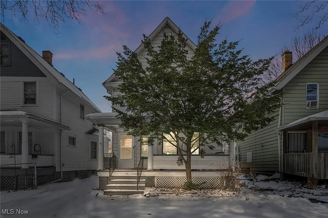 2114 W 85th St photo 1