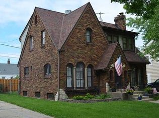 289 E Gauer Cir, Milwaukee, WI 53207