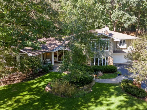 6124 Scotia Dr, Edina, MN 55439
