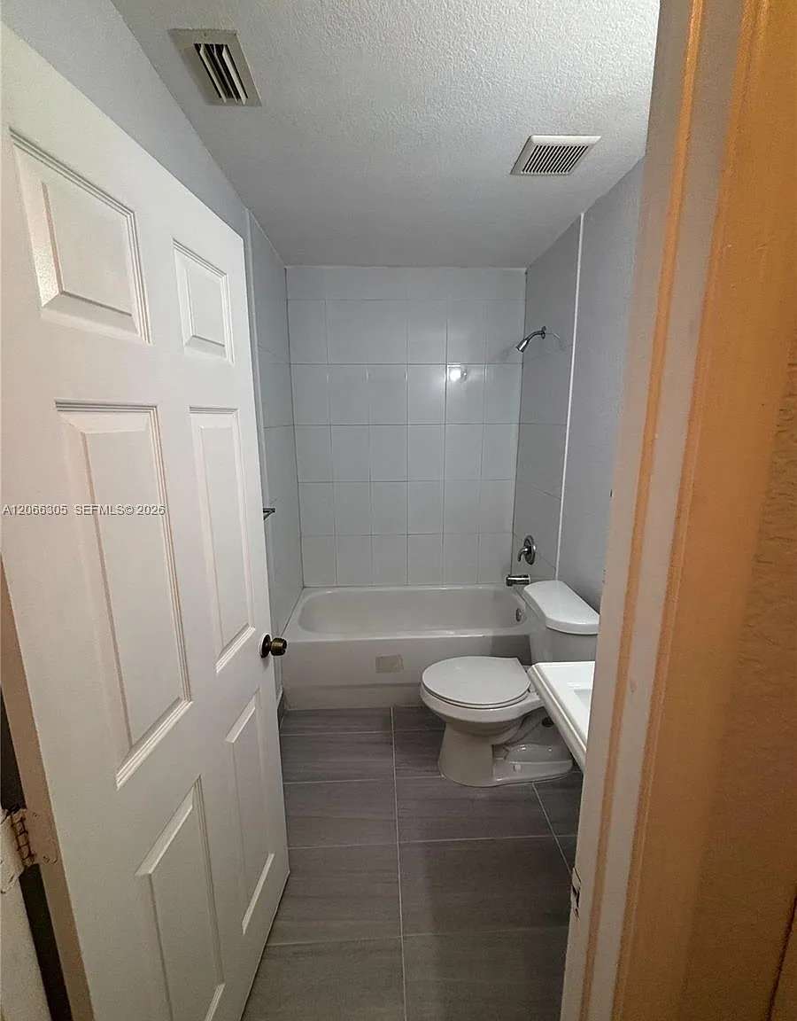 Lee Layne Villas — Photo 3