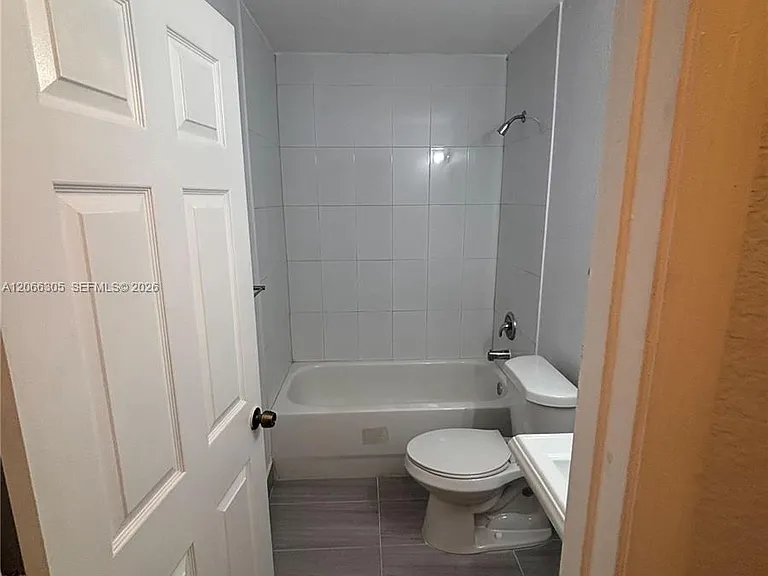14084 NE 2nd Ave #14084 — Photo 7