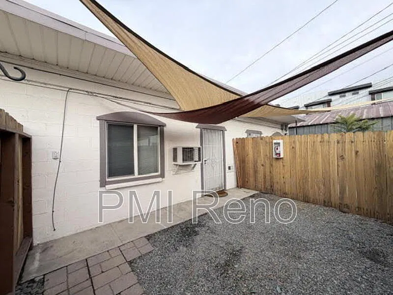 Studio, 1.0 bath, 324 sqft, $970 — Photo 2