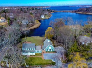 2 Gristmill Ln, Manhasset, NY 11030