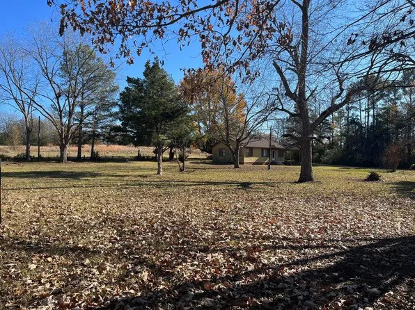 8916 Oktoc Rd, Starkville, MS 39759