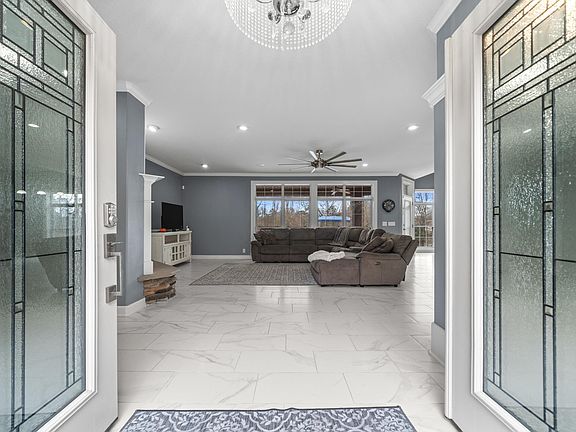 4th image of 16 Stonegate Shores Dr