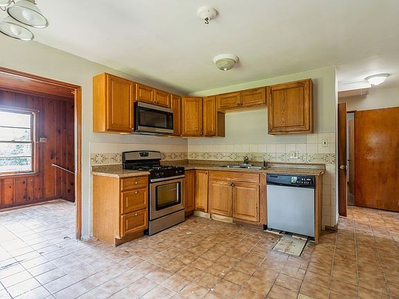 4th image of 12731 W 159th St