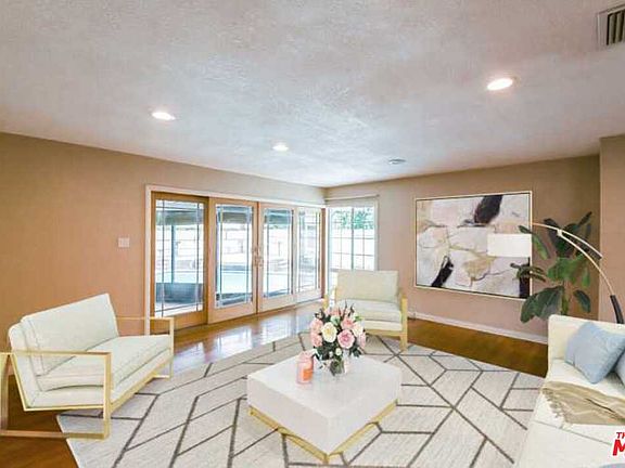 2nd image of 2424 Candlewood St