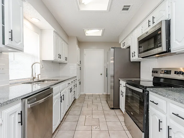 4617 Olympia Dr — Photo 12