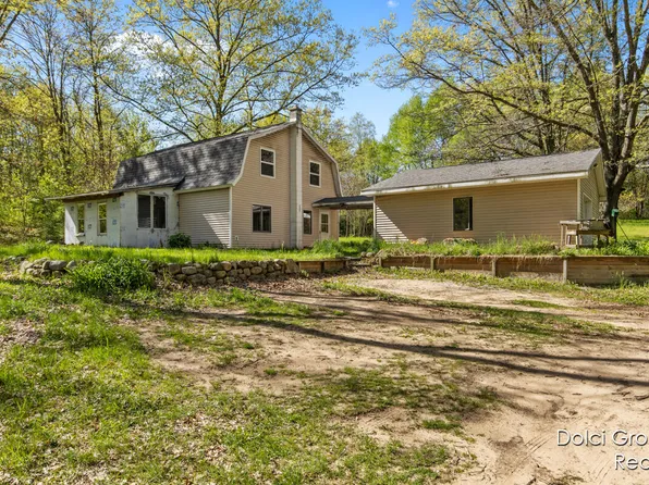 1585 E Clinton Ln, White Cloud, MI 49349