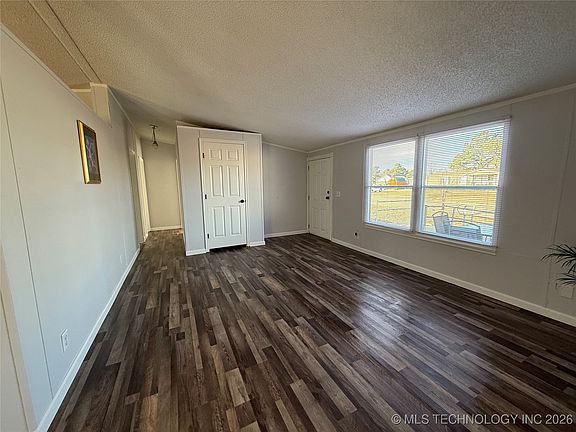 3rd image of 607 Crabapple Ct