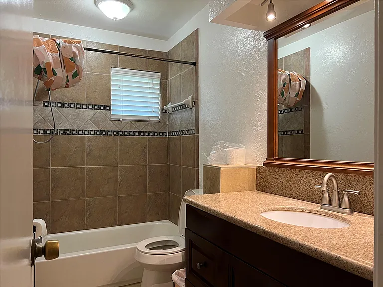 8831 Hendon Ln — Photo 10