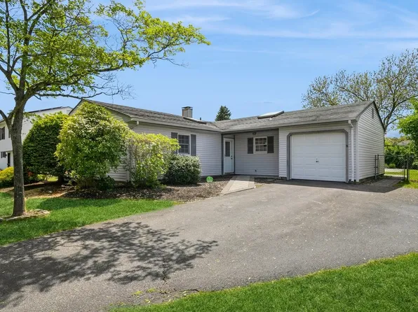 358 Greenbelt Parkway, Holtsville, NY 11742