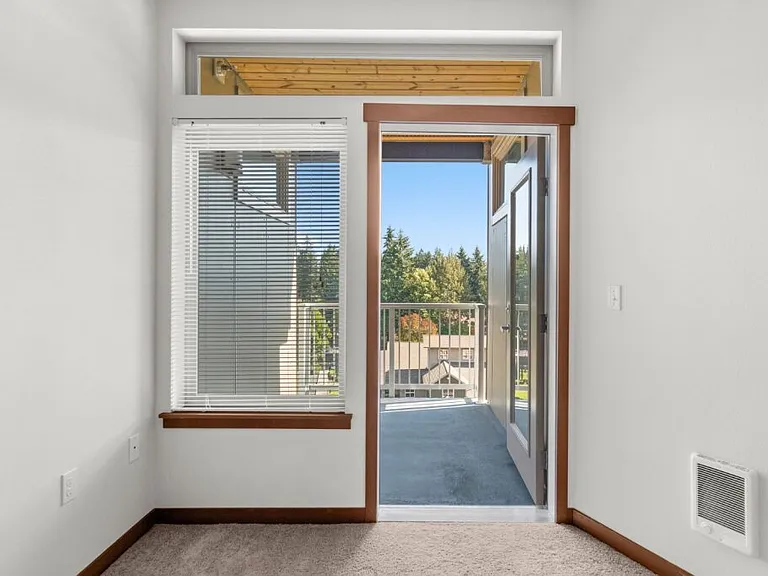 Latitude 47 — Photo 10