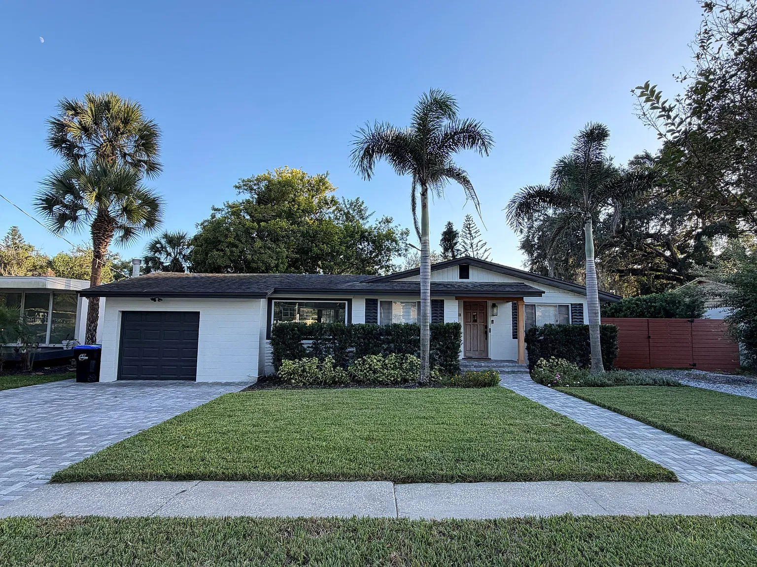 3 bed, 1339 sqft, $3,400 — Photo 1