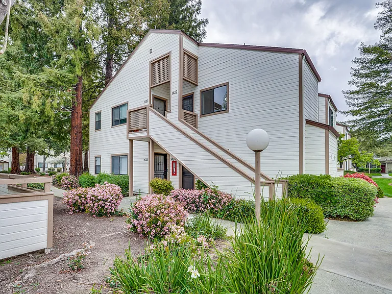 1422 Main Entrance Dr — Photo 1