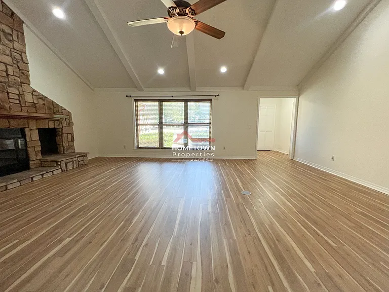 2505 Semoran Dr — Photo 2