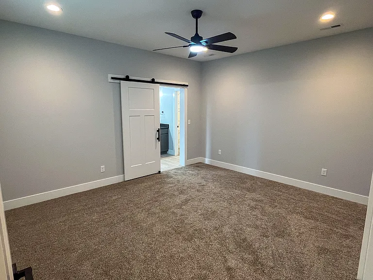 1304 W Dairy Farm Ln — Photo 15