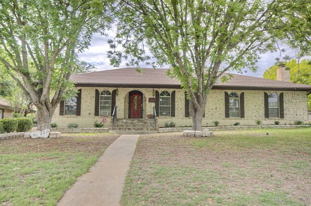1st image of 120 Spanish Oak Ln