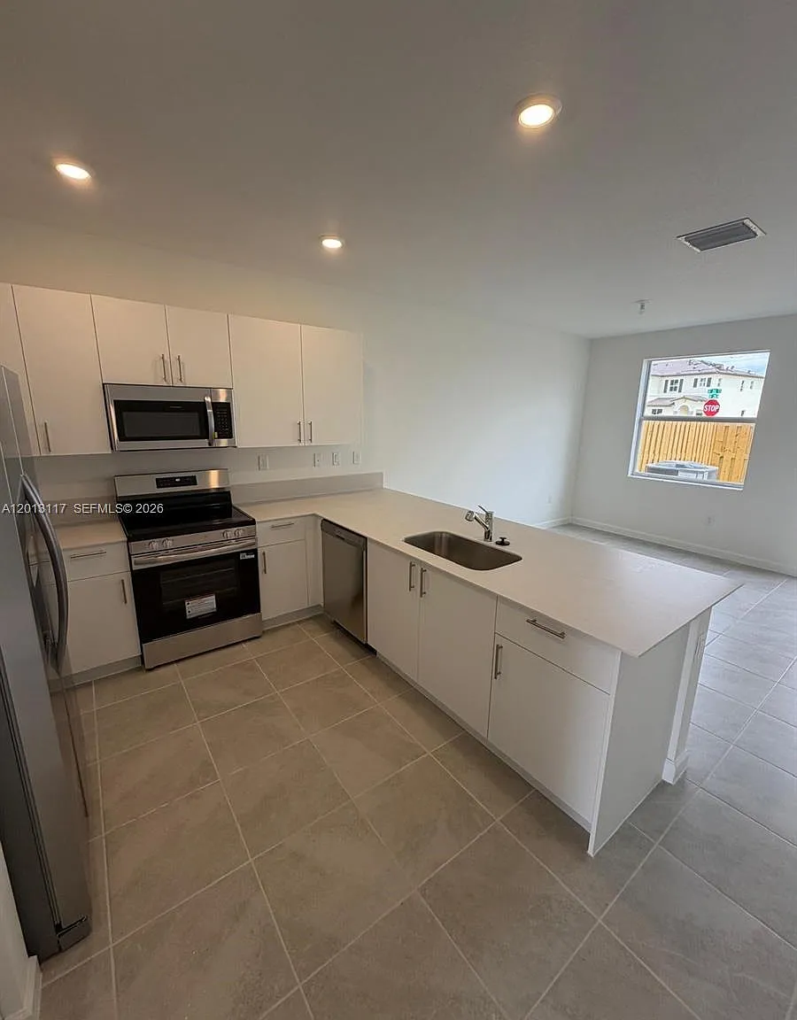 2643 SE 27 ST — Photo 2