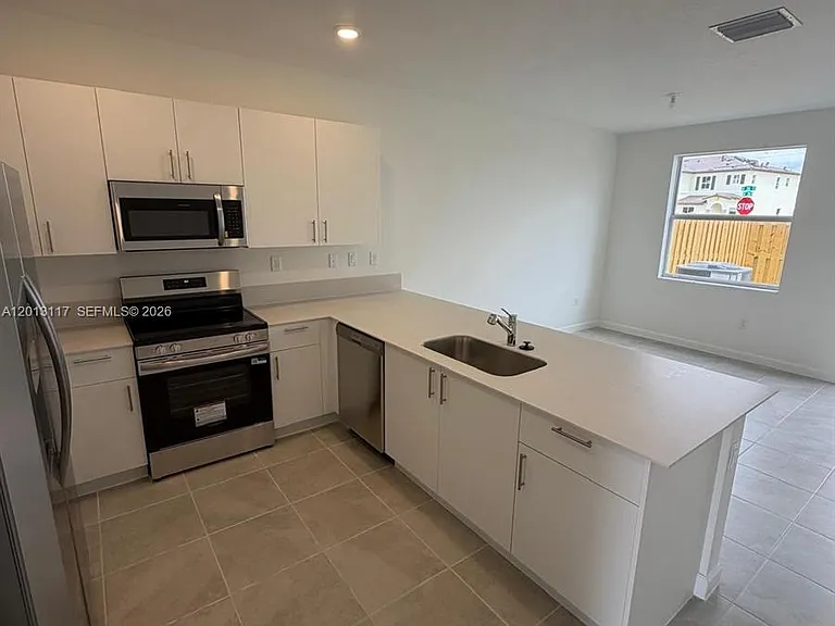 2643 SE 27th St #2643 — Photo 3
