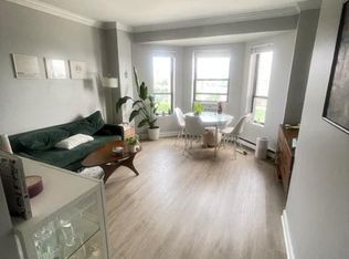 734 W Bittersweet Pl #706, Chicago, IL 60613