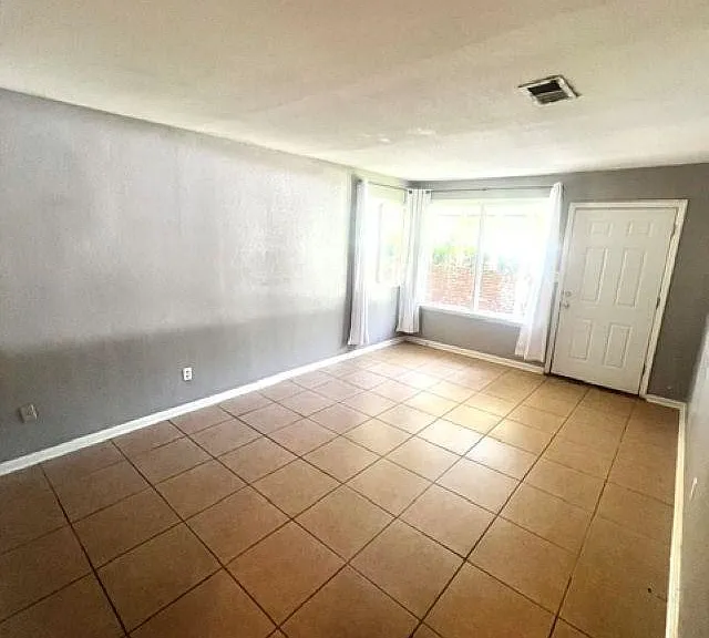 3221 Beacon St — Photo 4