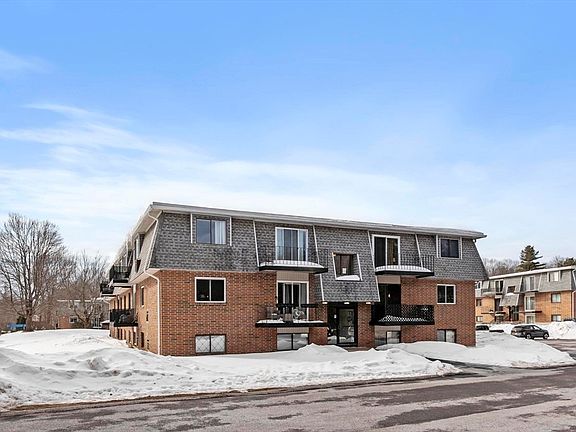 3rd image of 176 Maple Ave APT 1-38