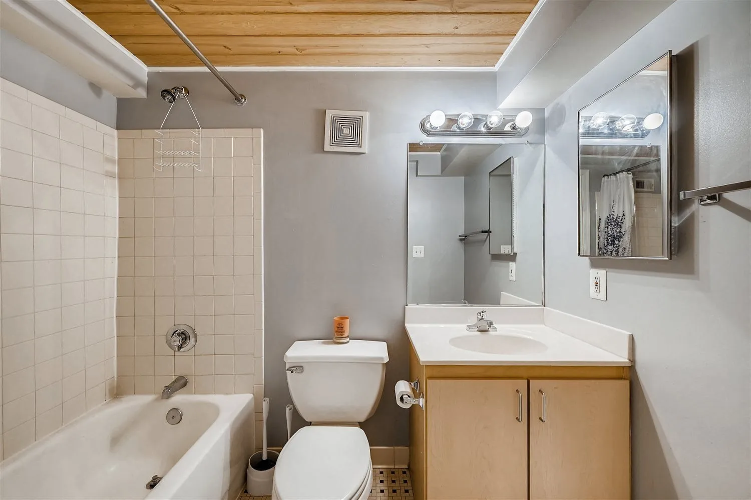 GLC 300 N Charles LLC — Photo 2